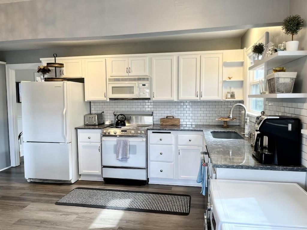 Modern 2 Bedroom Farmhouse Cottage With Hot Tub In Snohomish Exterior foto